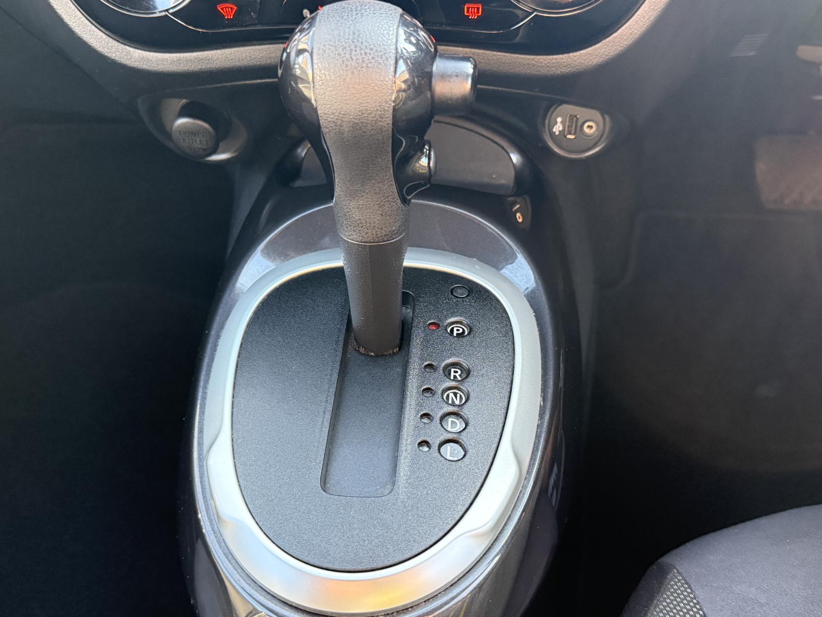 Nissan Juke 1.6 Acenta Premium SUV 5dr Petrol XTRON Euro 6 (117 ps)