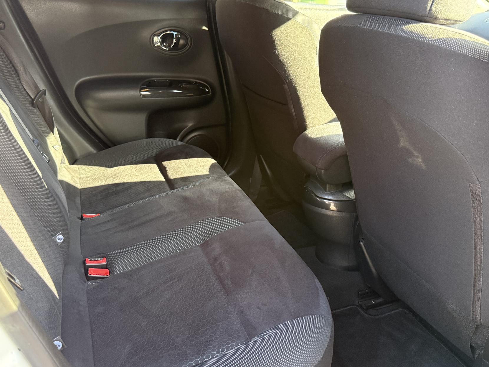 Nissan Juke 1.6 Acenta Premium SUV 5dr Petrol XTRON Euro 6 (117 ps)