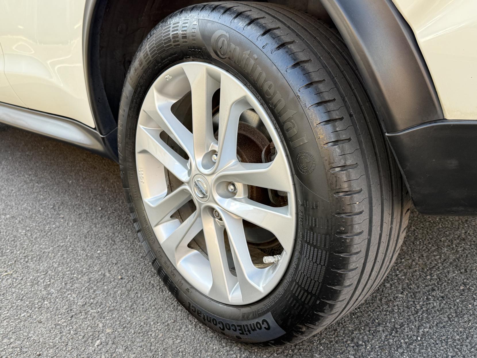 Nissan Juke 1.6 Acenta Premium SUV 5dr Petrol XTRON Euro 6 (117 ps)