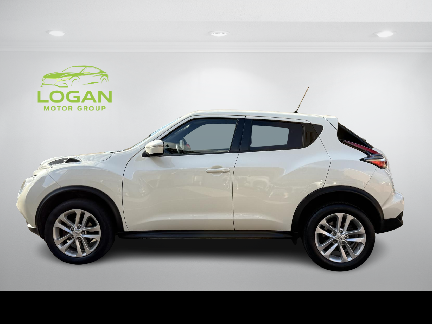 Nissan Juke 1.6 Acenta Premium SUV 5dr Petrol XTRON Euro 6 (117 ps)